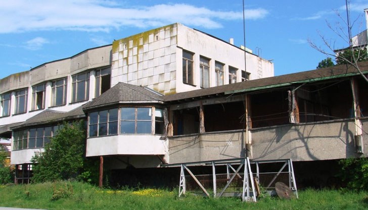 Мотивите са, че повече от 7 години сградите не се ползват по предназначение и не се поддържат Мотивите са, че повече от 7 години сградите не се ползват по предназначение и не се поддържат