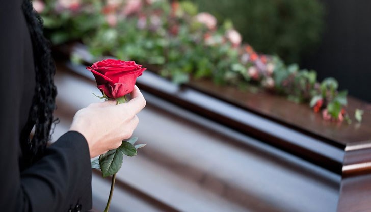 Траурни агенции се обединиха и поеха организацията на погребенията Траурни агенции се обединиха и поеха организацията на погребенията