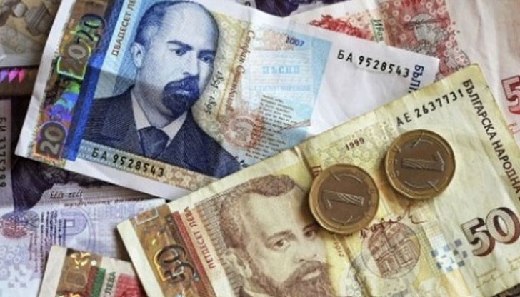 Майката на Александър е починала преди две години, а баща му е прекратил всякакви контакти