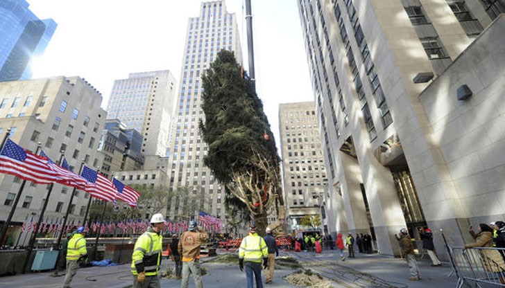 То е на 80 години и тежи 13 тона