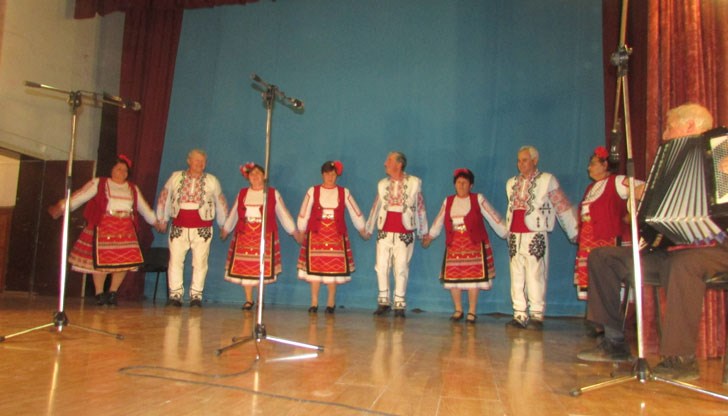 Фолклорна група „Зорница“ отпразнува събитието с концерт