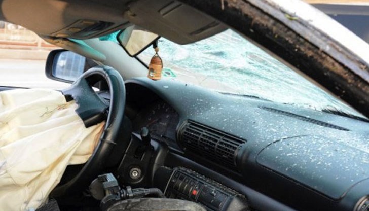 По първоначални данни 15-годишно момче е управлявало автомобила По първоначални данни 15-годишно момче е управлявало автомобила