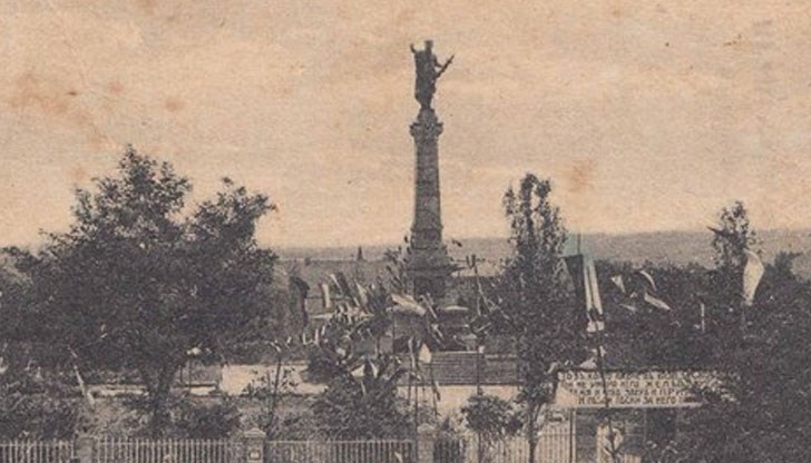 Паметникът на Свободата /Опълченският паметник/ е проектиран в началото на XX век