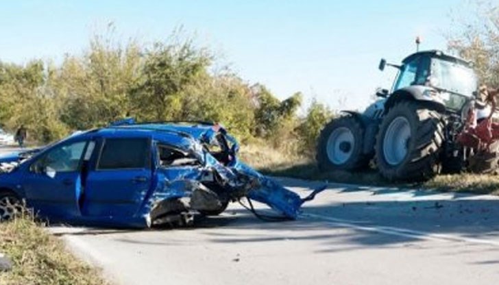 Турски ТИР се опита да изпревари трактор и се блъсна в автомобил