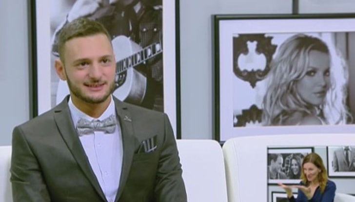 Кирил е с майка българка, роден е в Норвегия, но израства в Швеция, а когато е дошъл в България е изпитал "културен шок"