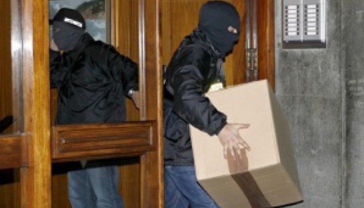 Апашите са задигнали лаптоп, DVD и рибарски въдици Апашите са задигнали лаптоп, DVD и рибарски въдици