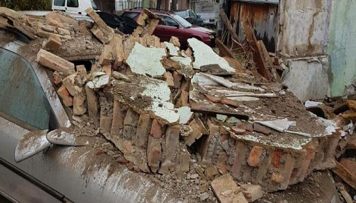 Жителка на града показа щетите след инцидента