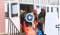 Ученици дариха дрехи и играчки на дом за сираци