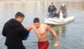Теодор преплува езерото в лесопарк Липник