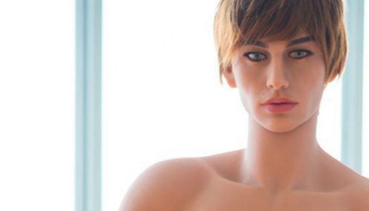 Пенисът на куклата достига до 23 сантиметра