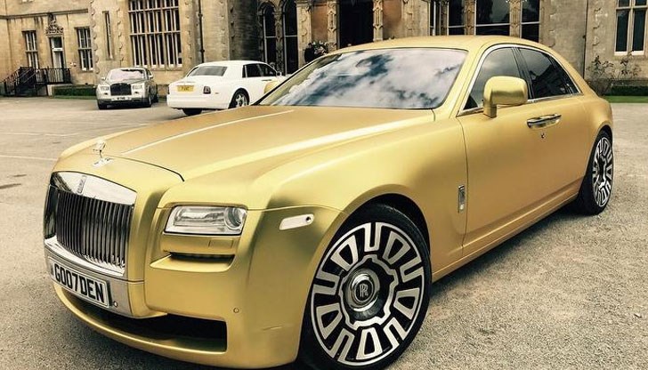 Екстрите на Rolls-Royce Ghost са хладилник, 360-градусово видеонаблюдение, два телевизора и 22-цолови джанти Diamond Cut