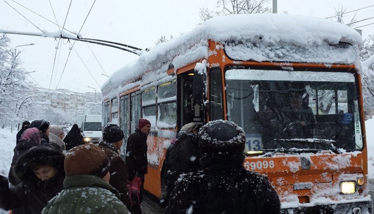 За разлика от други градове от страната, които в новогодишната нощ не само осигуряват обществен транспорт за населението, но и той е безплатен, в Русе такива „екстри“ няма