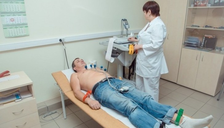 Представете си как за направление чака млад мъж, който се оплаква от болки в ръцете