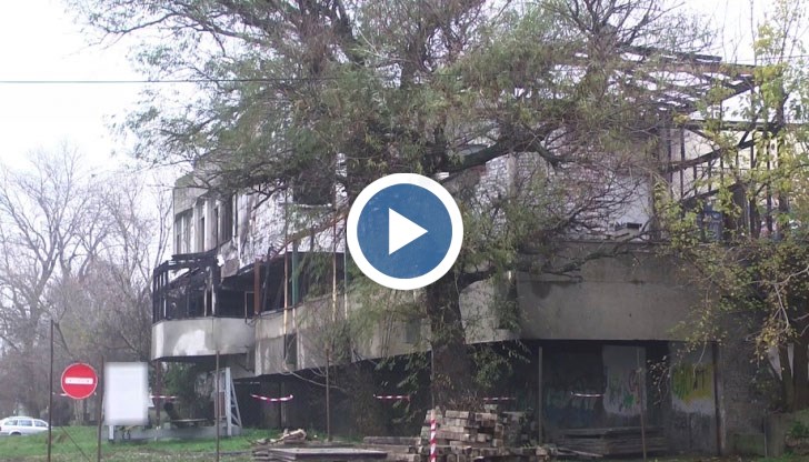 Заради проекта за кея събарят изоставената сграда и склада до нея на бившата гребна база в Русе