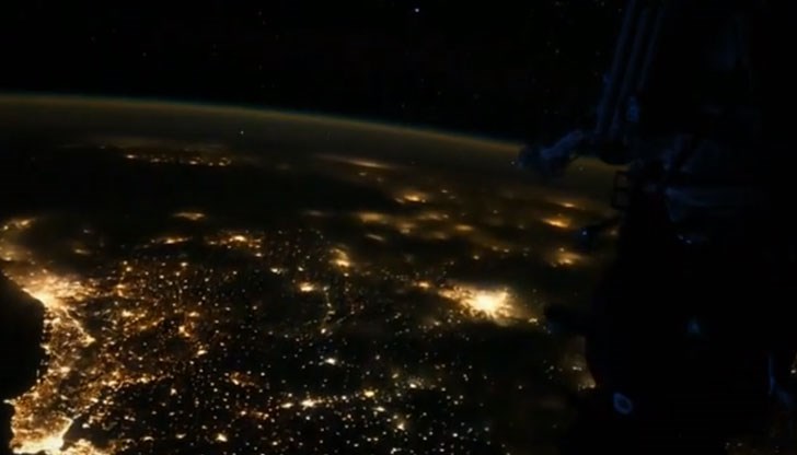 Космонавти и астронавти ще започнат да празнуват, докато се намират над Тихия океан Космонавти и астронавти ще започнат да празнуват, докато се намират над Тихия океан