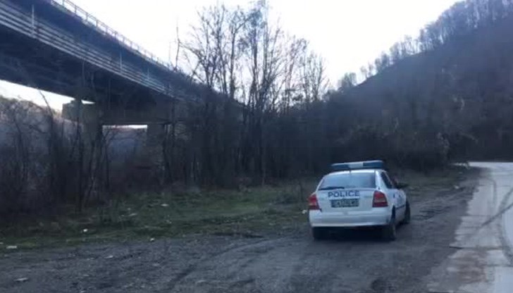 Засега се отхвърля версията, че жената е блъсната от мъжа си Засега се отхвърля версията, че жената е блъсната от мъжа си