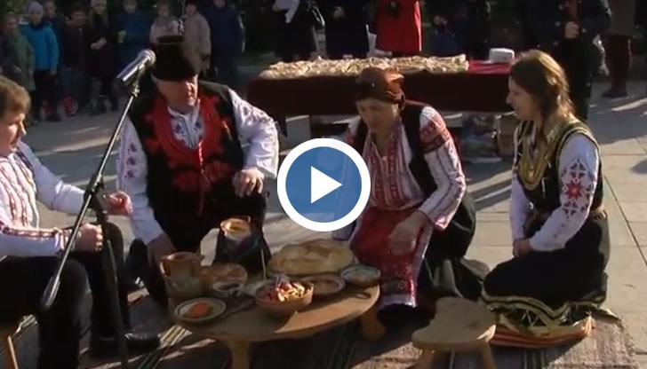 Коледарски групи шестваха и наричаха за здраве, берекет и благополучие