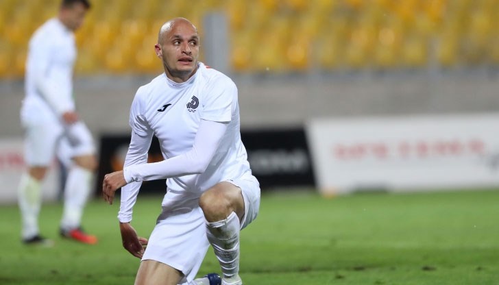 31-годишният футболист прекара три сезона в Русе, като последните две години бе водещ реализатор на "драконите" 31-годишният футболист прекара три сезона в Русе, като последните две години бе водещ реализатор на "драконите"