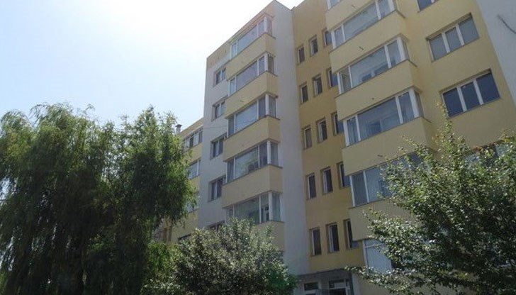 Жителите са категорични, че ситуацията в блока става направо бедствена, когато навън вали дъжд