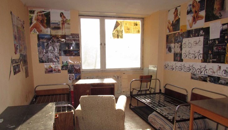 От години плачат за ремонт и студентите не желаят да се населят в тях