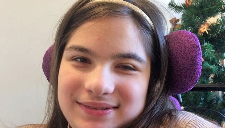 Тийнейджърката от Русе се налага да живее в Котел, за да ходи на рехабилитация