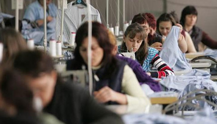 Търсят шивачки със заплати от 1000 лева, но желаещи няма