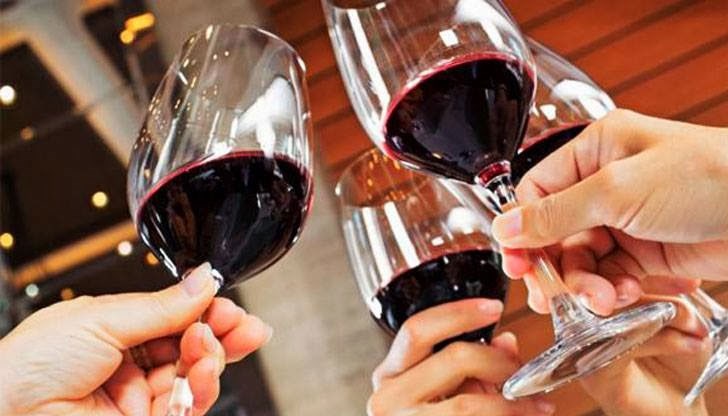 Алкохолът разтваря обвивката на вирусната клетка Алкохолът разтваря обвивката на вирусната клетка