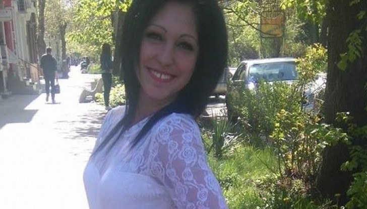 Адриана искала просто да получи издръжка за детето си