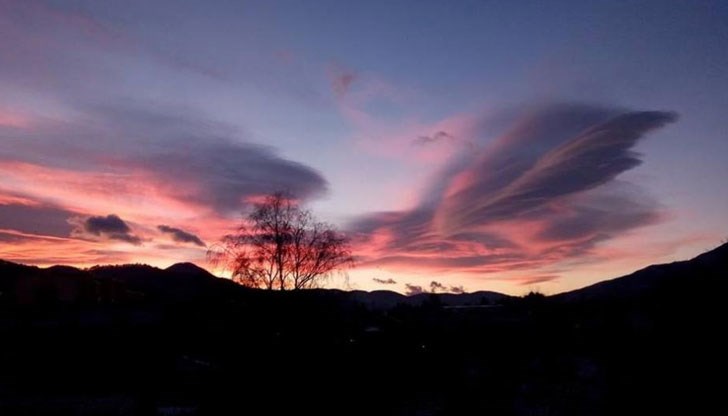 Красивото и вълнуващо природно явление бе забелязано от жители на града на Бъдни вечер