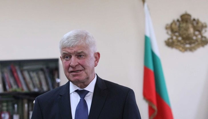 Кирил Ананиев твърди, че няма мораториум за нови лекарства, а временна едногодишна мярка за стабилизиране на бюджета