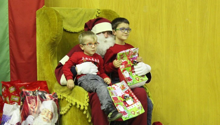Коледно - новогодишно тържество зарадва децата, потребители на социални услуги