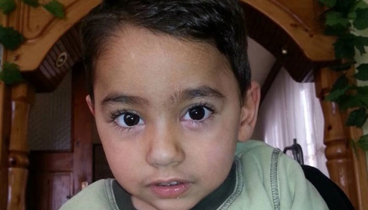 Ирина и Краси не се отказаха от болното си осиновено дете, днес те се надяват на помощта ни Ирина и Краси не се отказаха от болното си осиновено дете, днес те се надяват на помощта ни