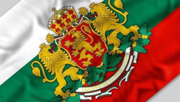 Мъжът не разкрива каква е причината първо да открадне знамето, а после да го запали Мъжът не разкрива каква е причината първо да открадне знамето, а после да го запали