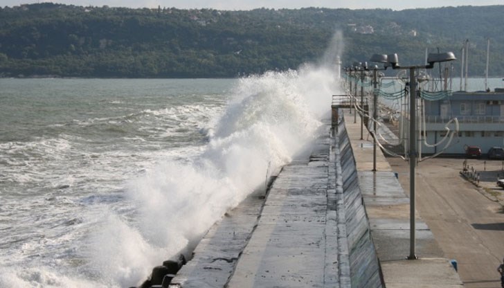 Причината е силен вятър със скорост 20 метра в секунда