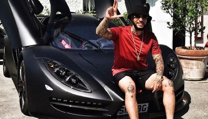 В колекцията на рапъра се открояват марки като Lamborghini, Maserati, Ferrari и Porsche В колекцията на рапъра се открояват марки като Lamborghini, Maserati, Ferrari и Porsche