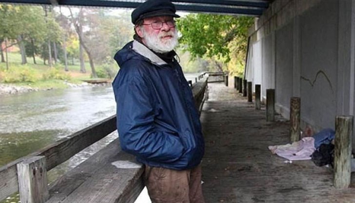 Антъни Чиконе живя на улицата и спа под един от мостовете в град Мичиган