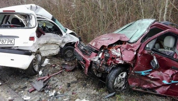 Тежка катастрофа е станала днес малко след 12:30 часа по главен път Шумен - Карнобат Тежка катастрофа е станала днес малко след 12:30 часа по главен път Шумен - Карнобат