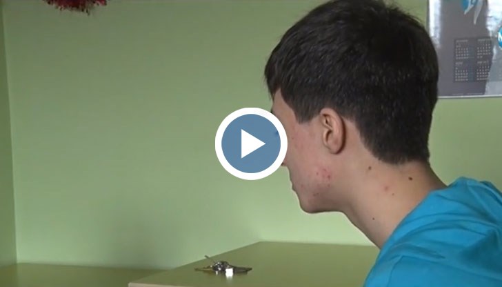 Анхел е останал без семейство, защото системно бил пребиван от втория си баща