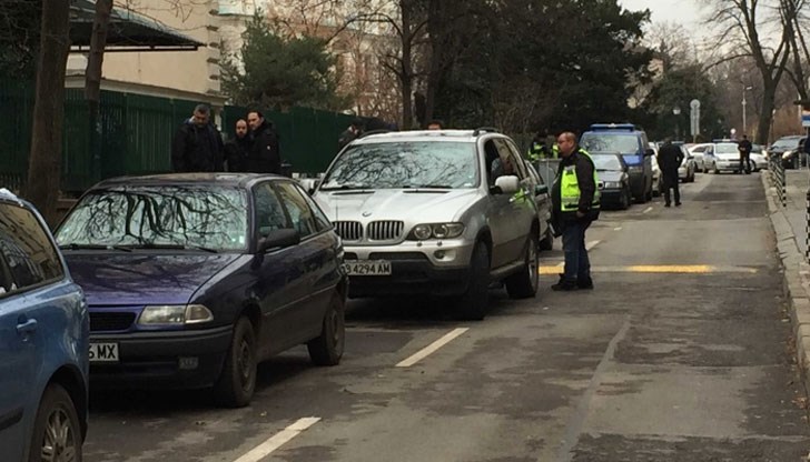 Извършителят се издирва