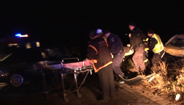 Товарен автомобил "Форд Транзит" блъска "Опел Астра" / Снимката е илюстративна