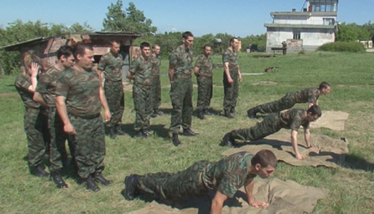 Според Илия Вълев така може да се спре уронването на престижа на българската армия Според Илия Вълев така може да се спре уронването на престижа на българската армия
