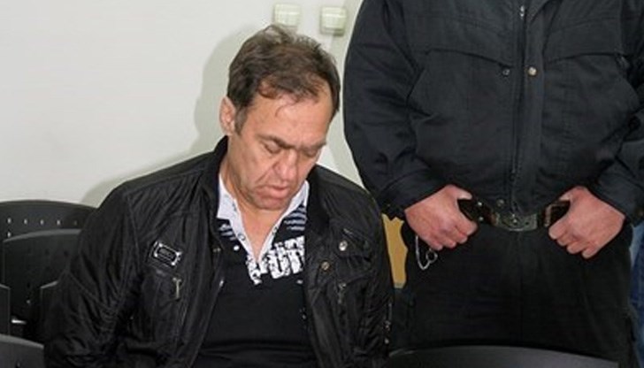 Екс кметът на Стрелча бе осъден за изнасилване на 16-годишно момиче Екс кметът на Стрелча бе осъден за изнасилване на 16-годишно момиче