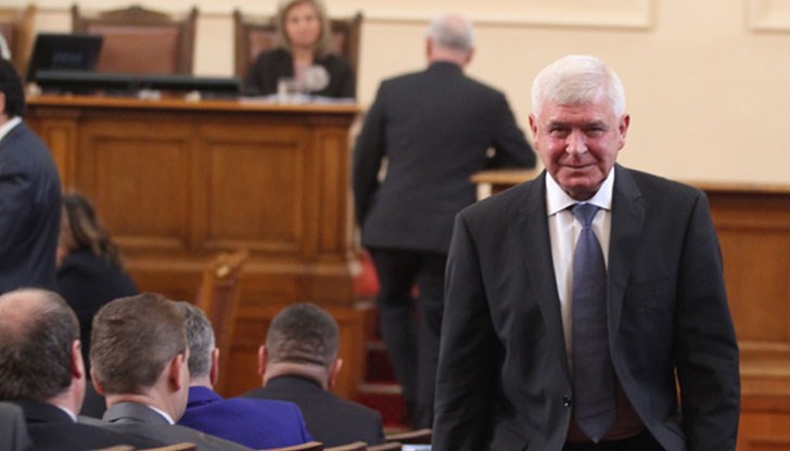 Иновативни лекарства не се допускали и в други страни, посочи министър Кирил Ананиев