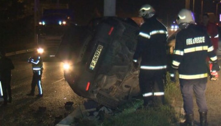 Автомобилът е толкова деформиран, че не може да се определи модела му