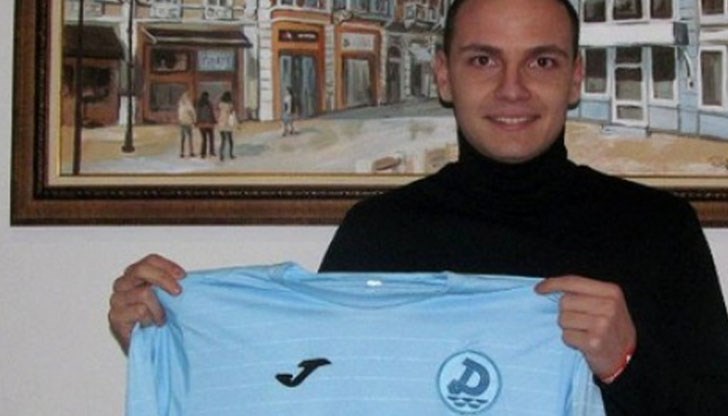 Хубчев изигра 17 официални мача със синята фланелка на "драконите" Хубчев изигра 17 официални мача със синята фланелка на "драконите"