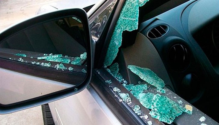 „Ужилените“ съпрузи направили грешката да оставят в автомобила си чантите си / Снимката е илюстративна