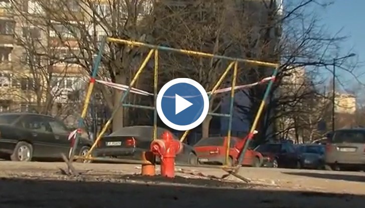 Живущите в района сами са направили обезопасяване, но то не се вижда нощем