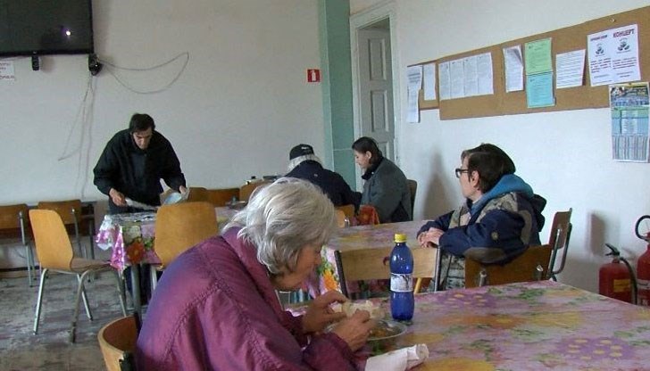 Ръководството на приюта ще изненада обитателите с празнична трапеза Ръководството на приюта ще изненада обитателите с празнична трапеза