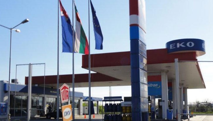 Служител на бензиностанцията му напълнил резервоара с бензин вместо с дизел Служител на бензиностанцията му напълнил резервоара с бензин вместо с дизел