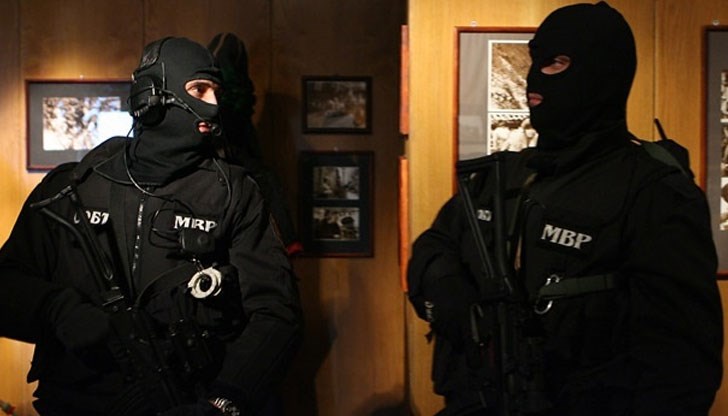 И наркотици са открити при претърсванията И наркотици са открити при претърсванията